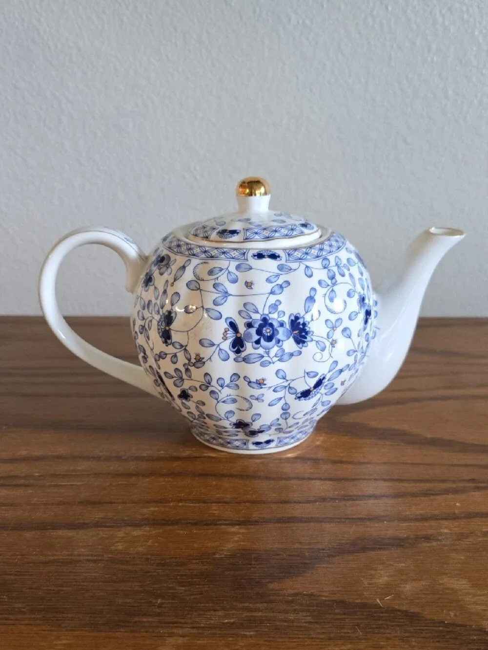 Grace's Teaware Porcelain Teapot with Gold Accent Tote 16